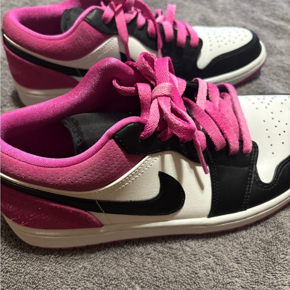 nike pink shoes jordan